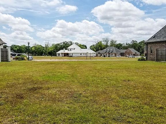2nd image of 107 Sonoma Way