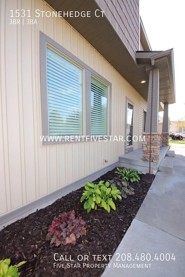 Dreamy 3 Bed 2.5 Bath Townhome in Chubbuck! — Photo 3