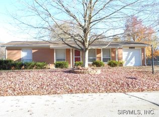 319 Laurel Dr, Fairview Heights, IL 62208
