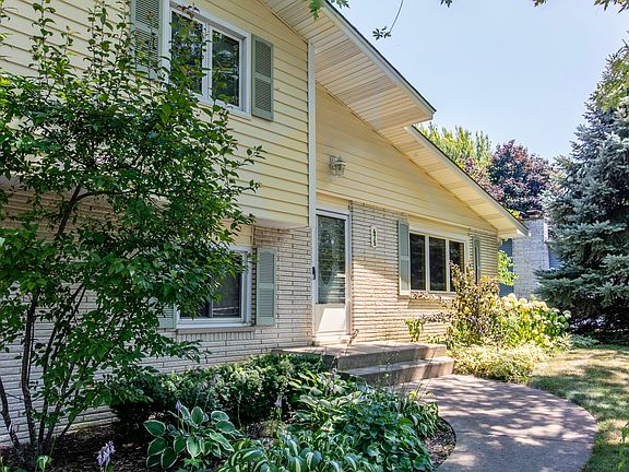 2nd image of 475 Belle Plaine Ave