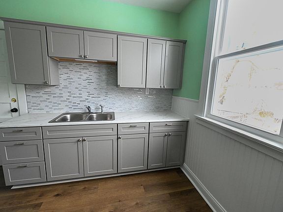 2nd image of 147 Oxford Ave #1