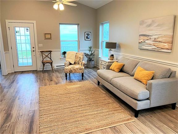 4th image of 215 David Dr