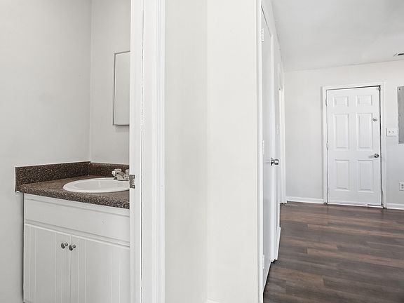 4th image of 2301 West Ave #B