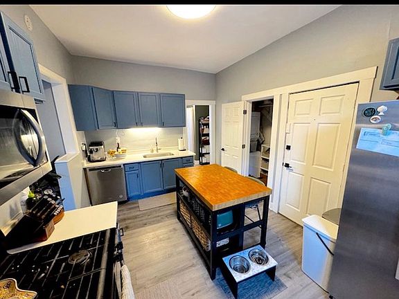 4th image of 2947 W Cortland St #2F