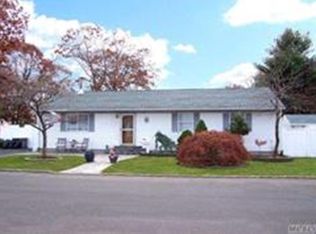 48 Shaw Ave, Islip, NY 11751