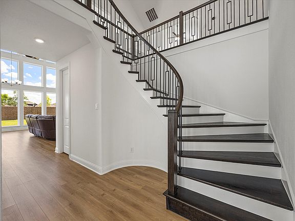 3rd image of 426 Matador Dr