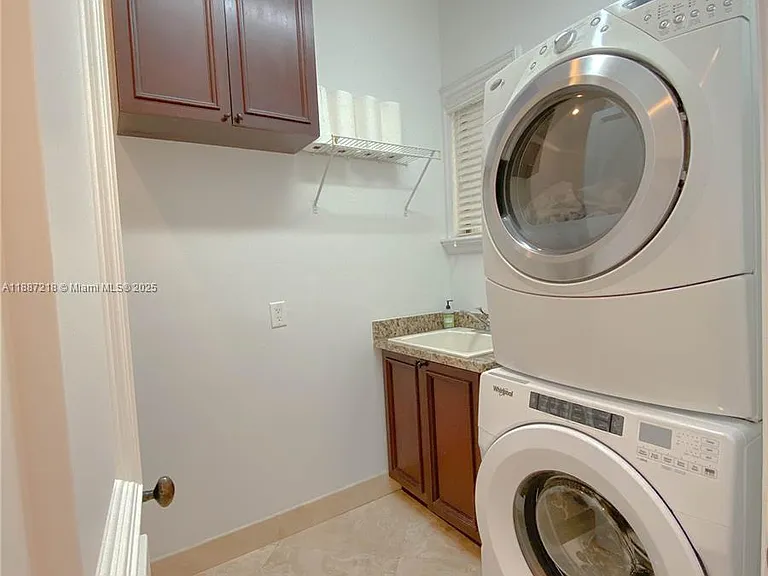 2561 Trapp Ave — Photo 12