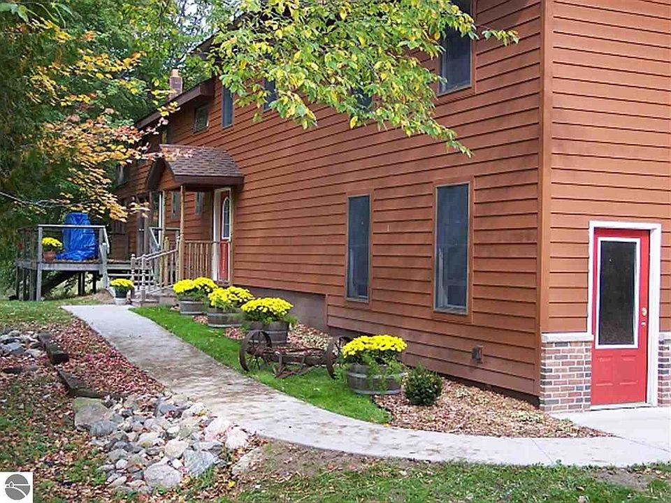 1st image of 8588 Dell Rd