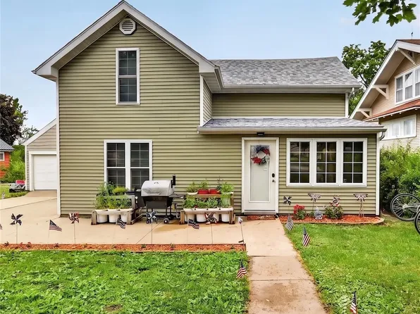 200 Market St, Coggon, IA 52218