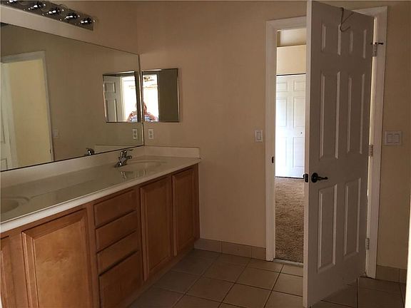2nd image of 152 SE Crestwood Cir