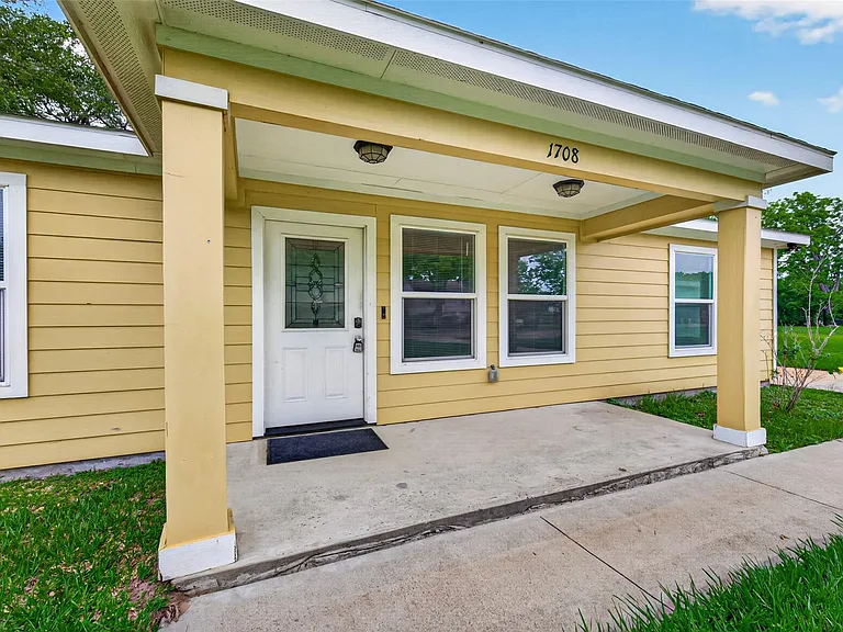 1708 Sycamore Ave — Photo 3