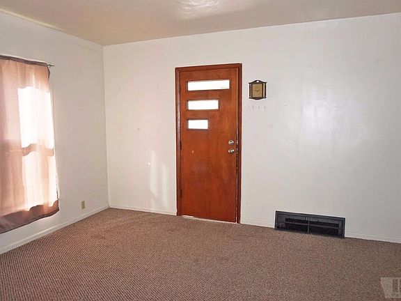 3rd image of 1011 Hill St