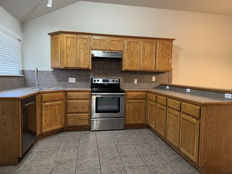 2237 Scissortail Landing Dr — Photo 6