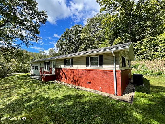 5th image of 134 Hillview Terrace Dr