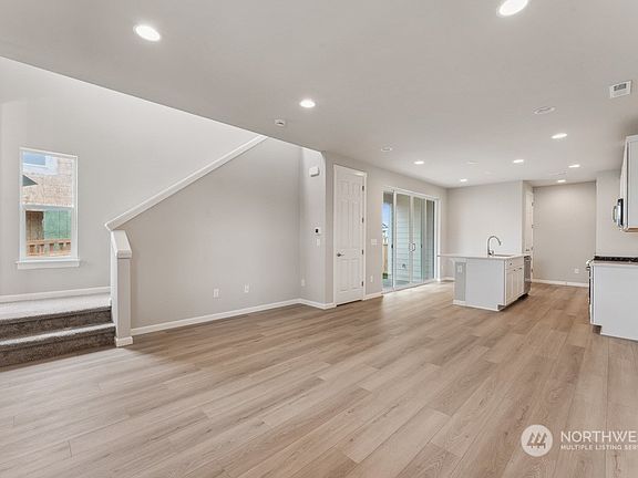 5th image of 15331 207th Avenue E #180
