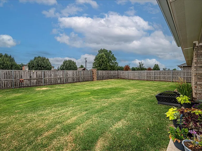 10300 Glover River Dr — Photo 32