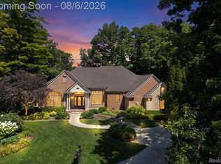 10215 Mill Pointe Dr, Goodrich, MI 48438