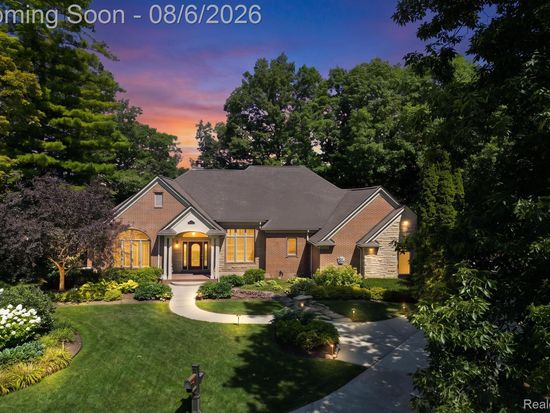 10215 Mill Pointe Dr, Goodrich, MI 48438