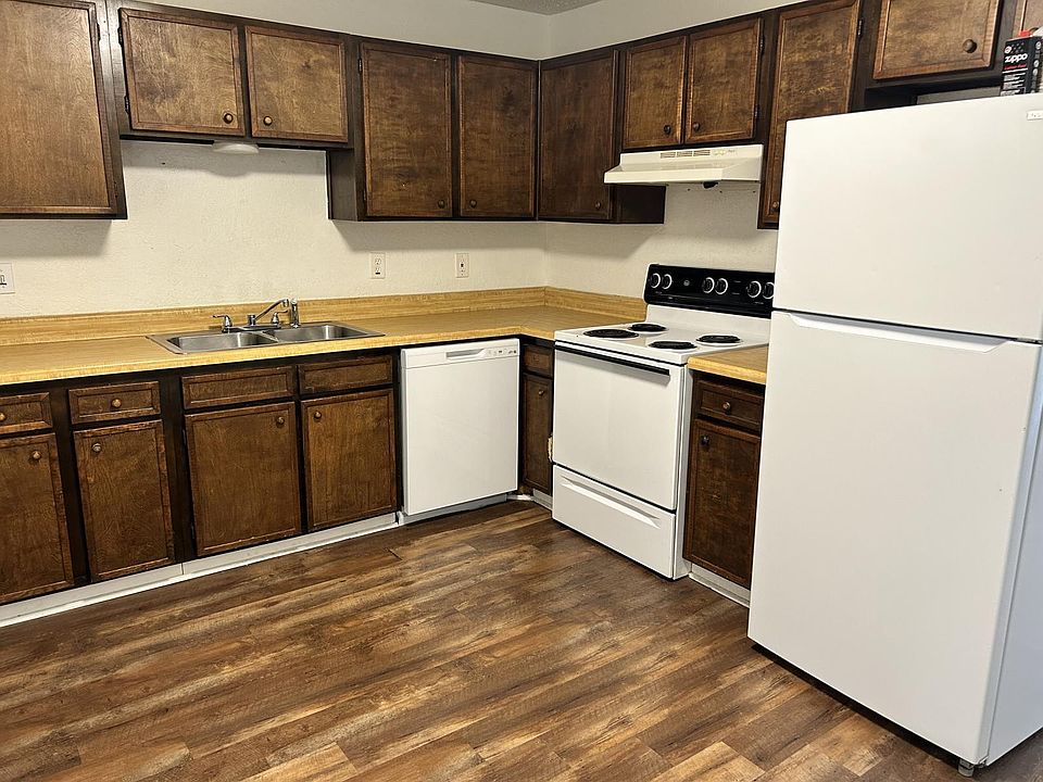 1st image of 1100 Harley Dr #3