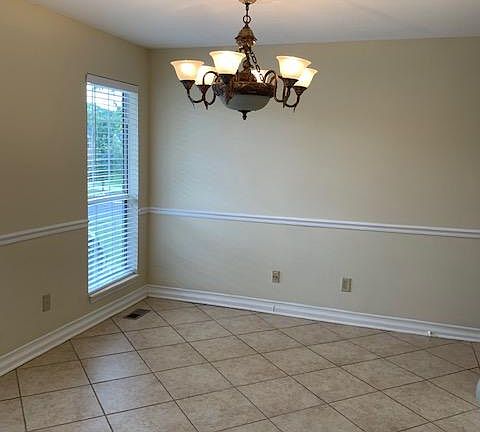 Formal dining room to left of entrance