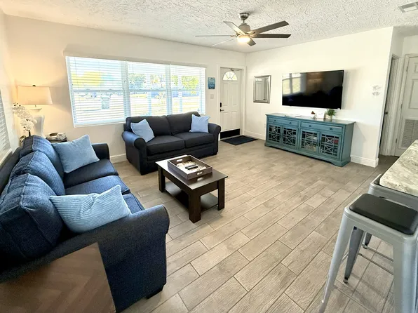 5944 S Lockwood Ridge Rd #1, Sarasota, FL 34231