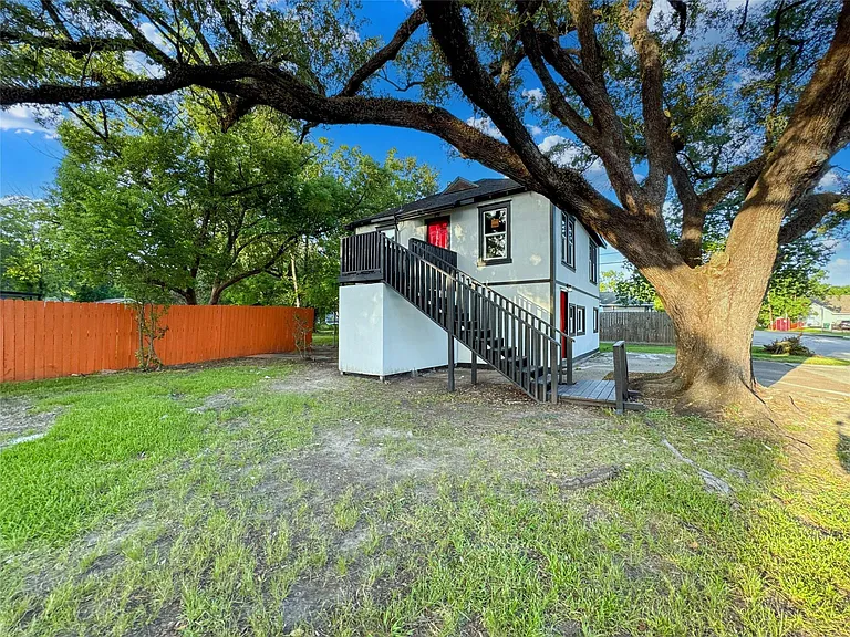 705 Texas Ave #A — Photo 10
