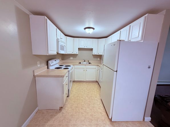 56 Center St APT 2-1, Dennis Port, MA 02639
