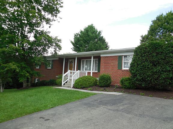 2nd image of 416 Shady Oak Ln