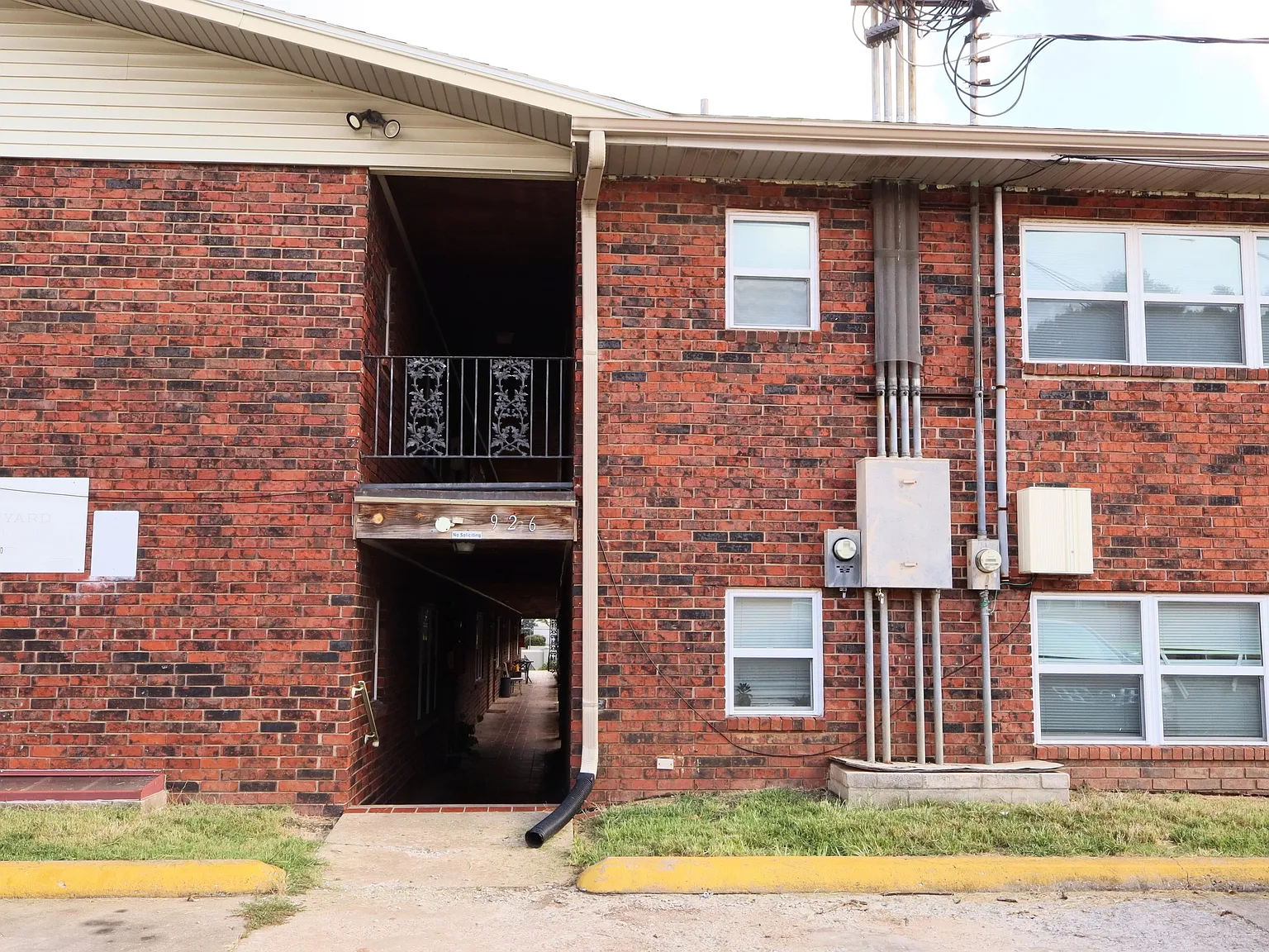 Courtyard on Walnut - 926-11 — Photo 4