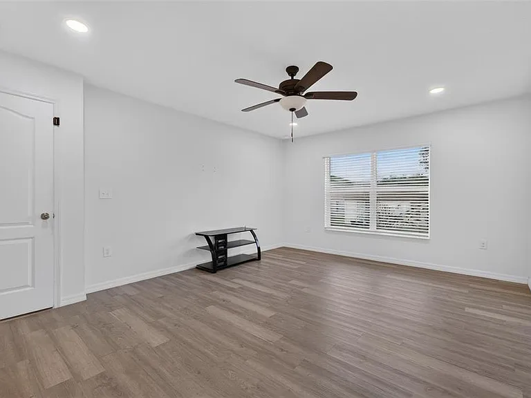 1097 Augustus Dr — Photo 23