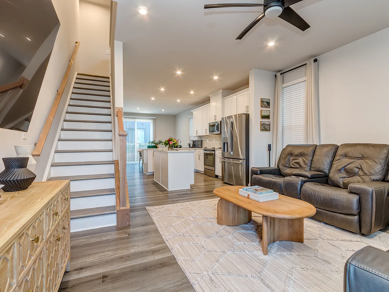 3 bed, 3.5 bath, 1600 sqft, $2,495 — Photo 4