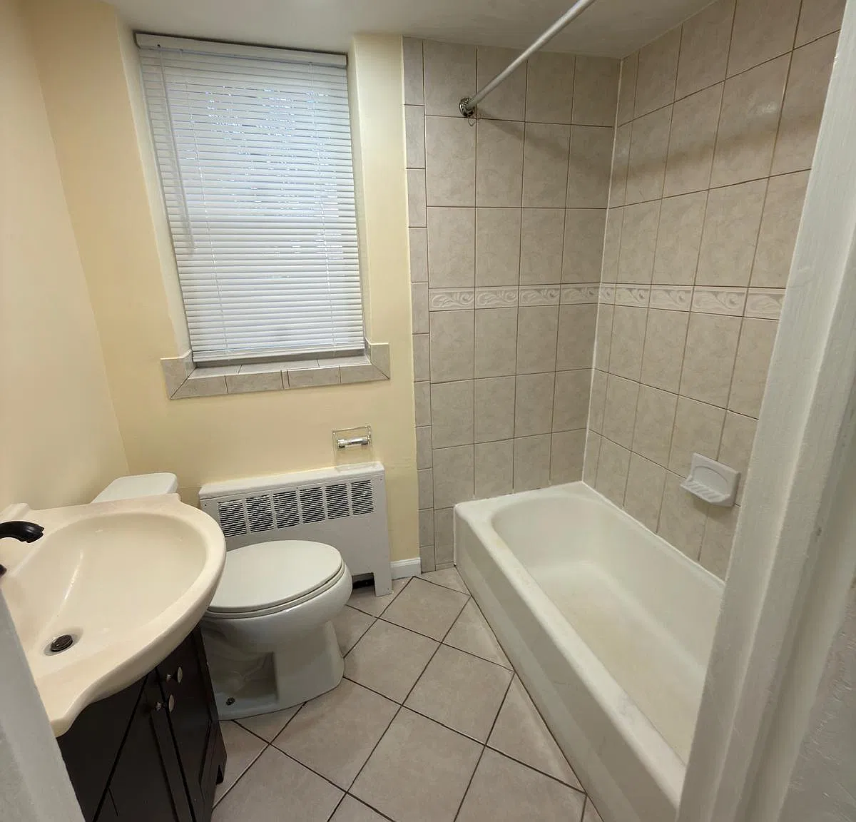 2 bed, 1000 sqft, $1,550 — Photo 2