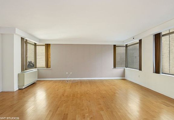3rd image of 224 W 18th St APT 7C