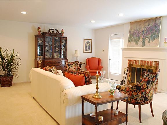 4th image of 964 Claytonbrook Dr APT 3A