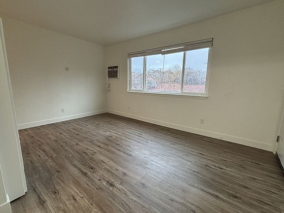 3rd image of 409 G St APT 3