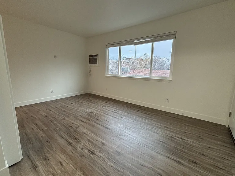 409 G St #3 — Photo 3