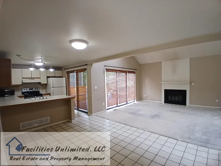 4519 Seaway Cir — Photo 3