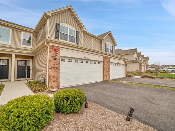 1136 Hawk Hollow Dr, Yorkville, IL 60560