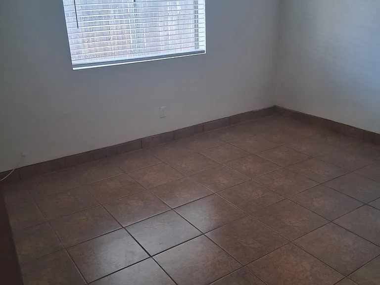 1921 N Madelyn Ave — Photo 3