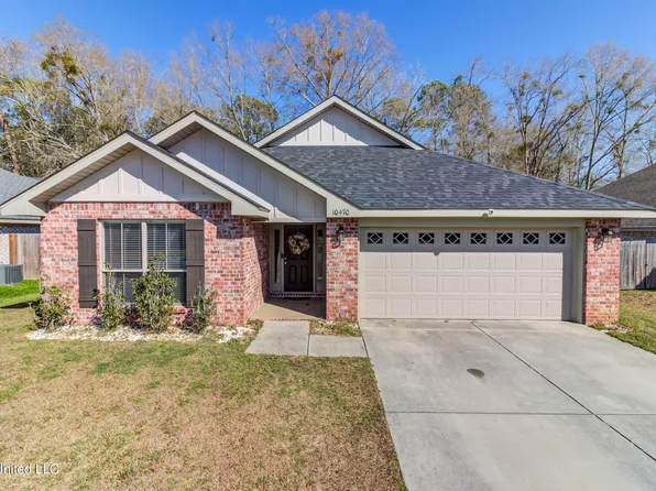 10470 Roundhill Dr, Gulfport, MS 39503