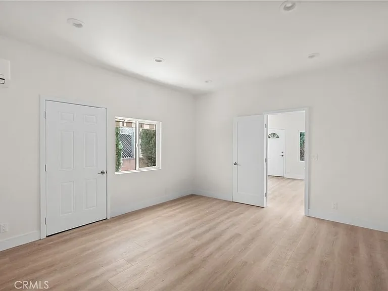 1530 N Mariposa Ave — Photo 17