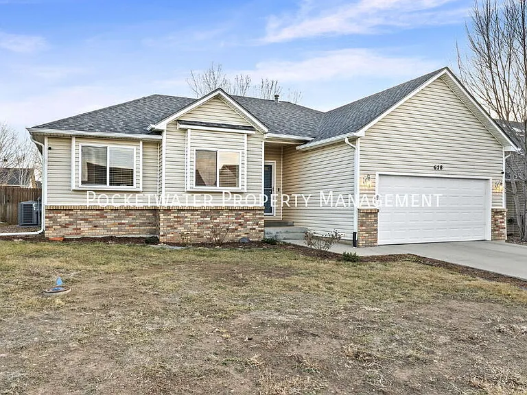 628 Sumac St — Photo 2