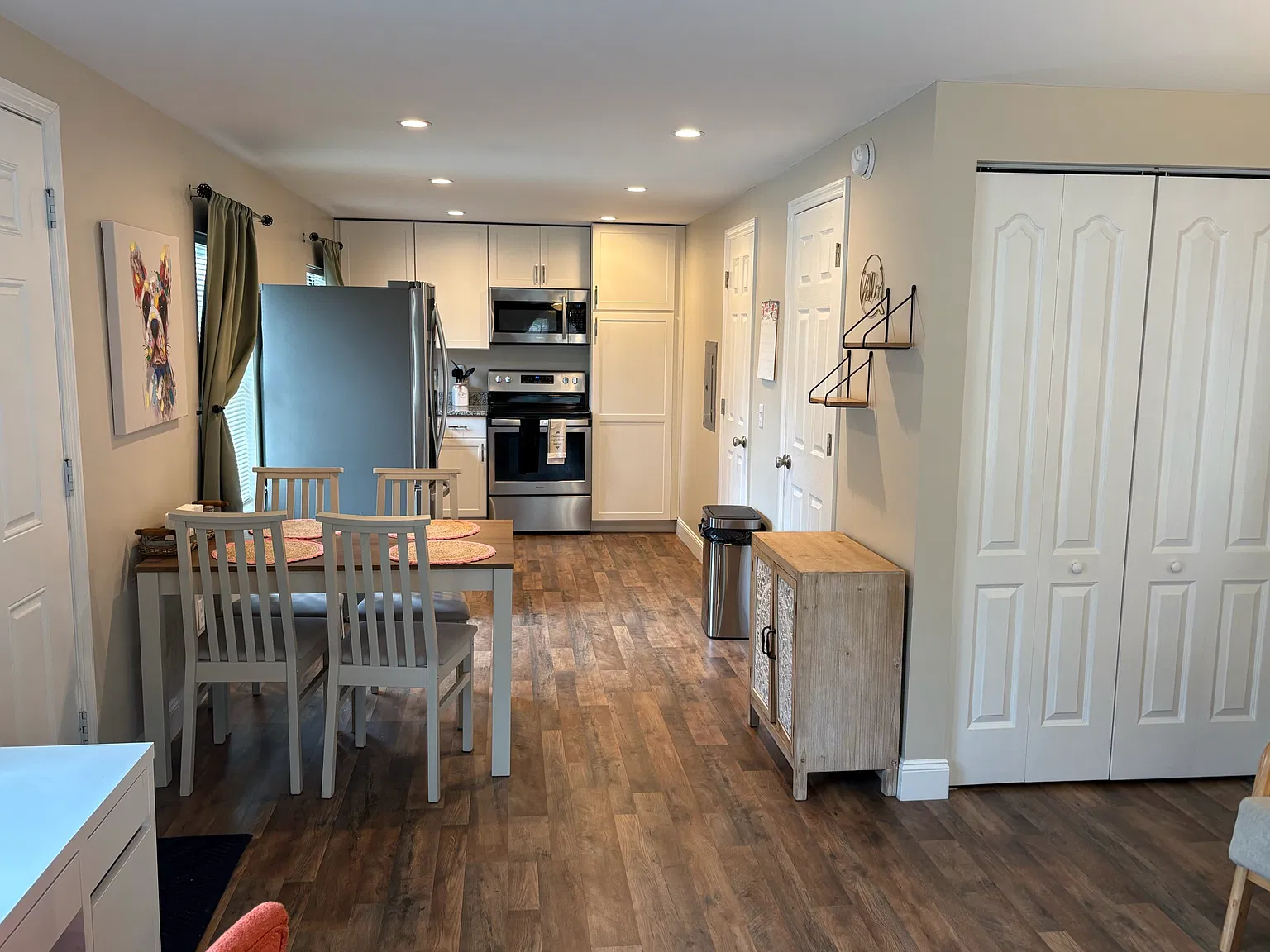 405 Eron Way — Photo 3
