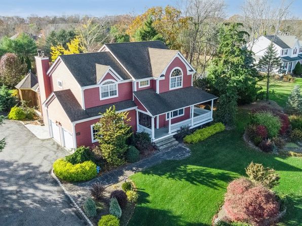 140 Grant Dr, Aquebogue, NY 11931
