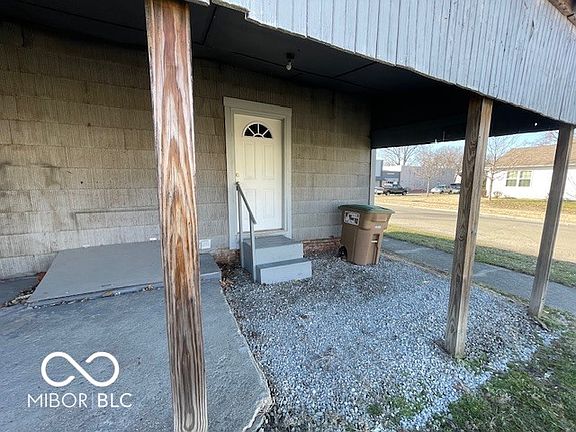 4th image of 1331 Sycamore St