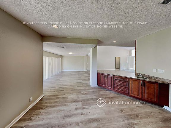 5th image of 8041 Buttonwood Cir