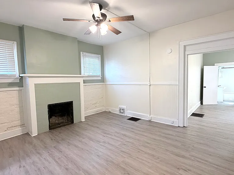 806 SE Riverside Dr #A — Photo 2