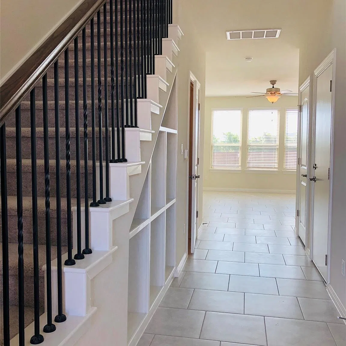 3 bed, 2.5 bath, 1846 sqft, $2,095 — Photo 2