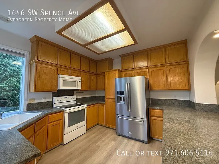 1646 SW Spence Ave — Photo 12