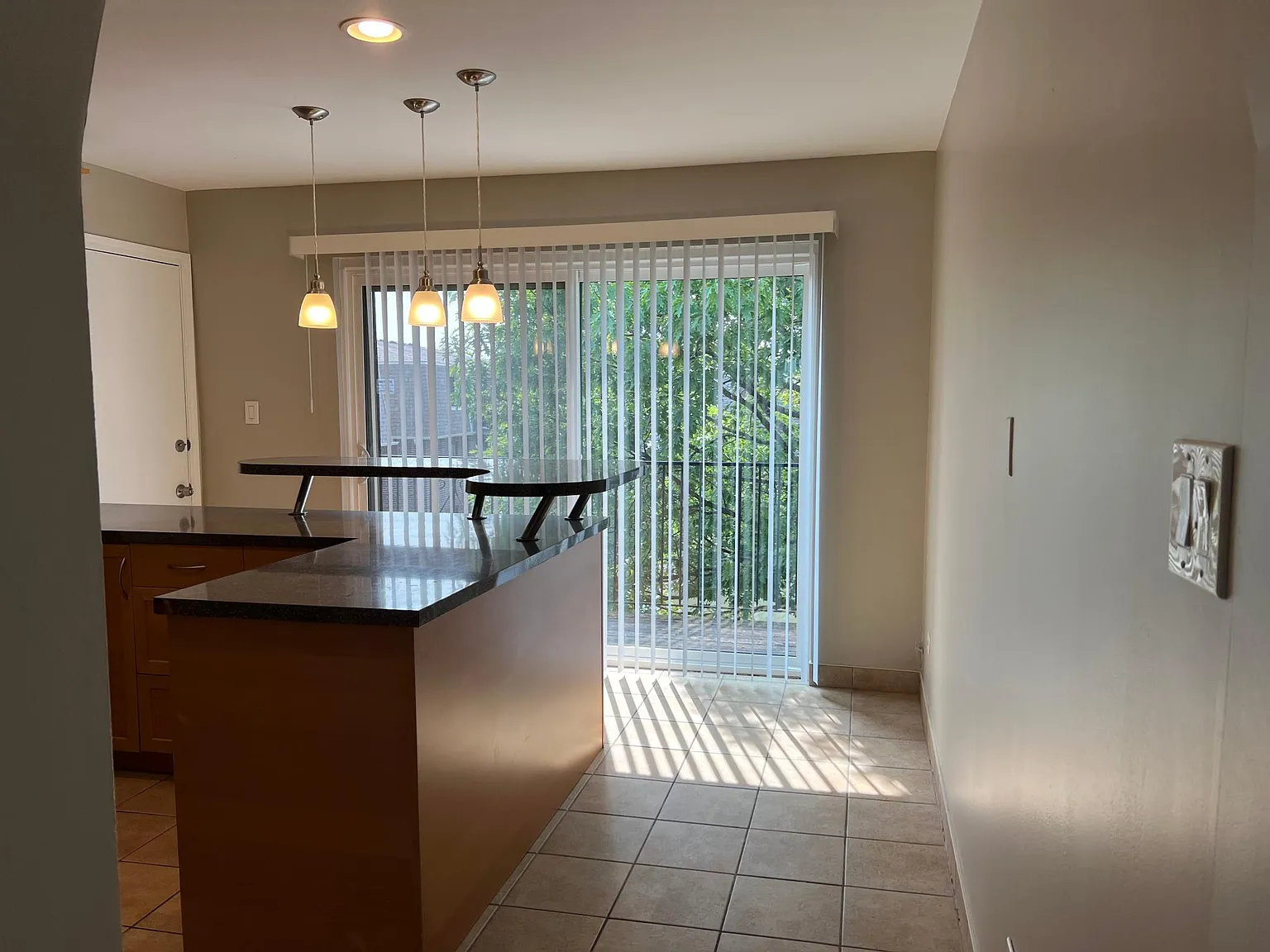 2 bed, 1000 sqft, $2,050 — Photo 4